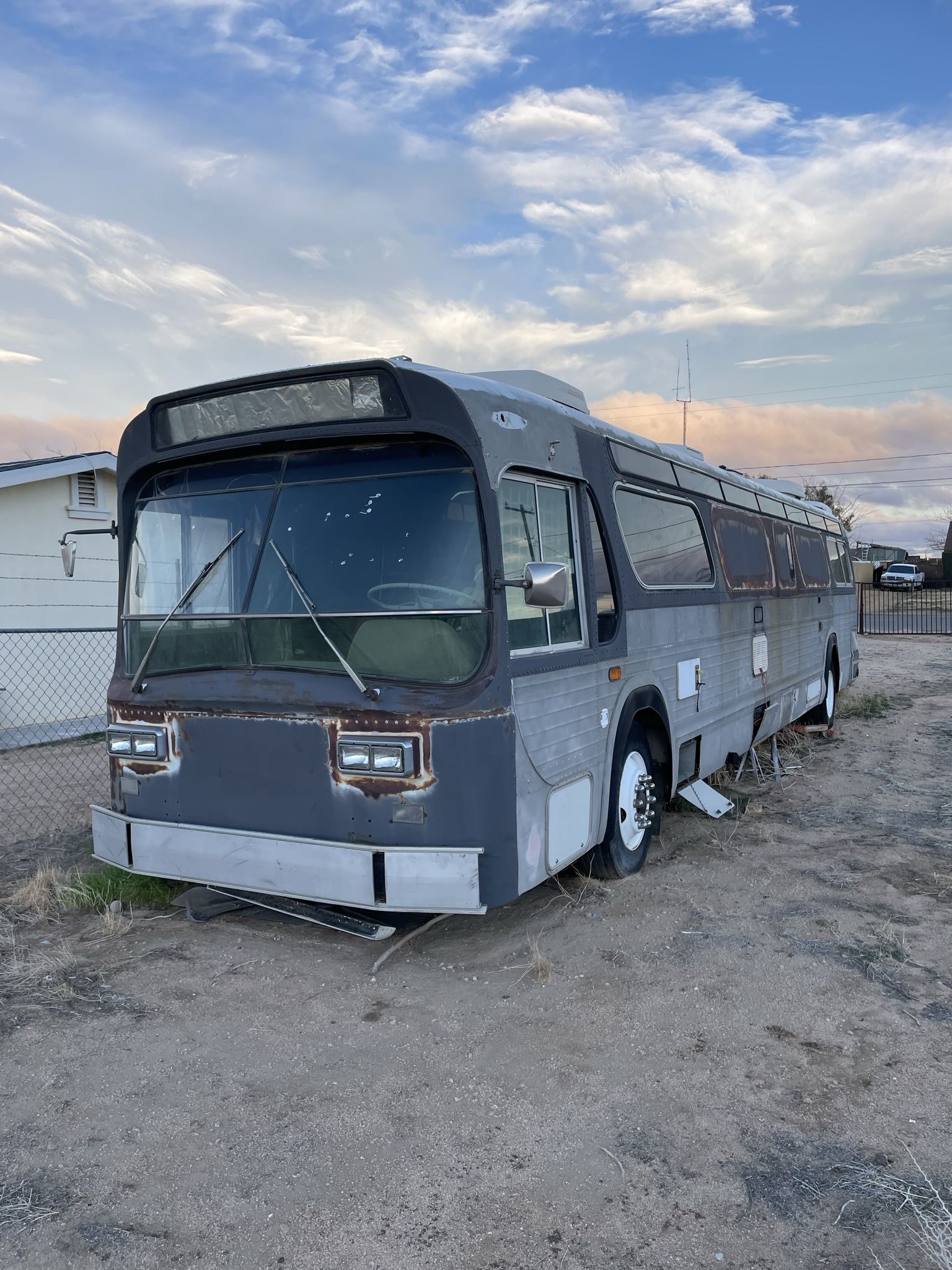 FREE 1974 GMC Coach fishbowl Bus for Sale in Victorville, CA - OfferUp