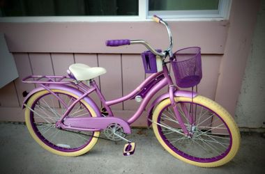 Women's huffy Nel Lusso 24" Beach Cruiser bike bicicleta basket