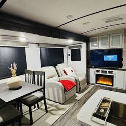 Like New Camper - 2021 Keystone Bullet Premier Ultra Lite