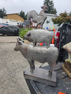 Stacked Cow, Pig, and Rooster Metal Decor