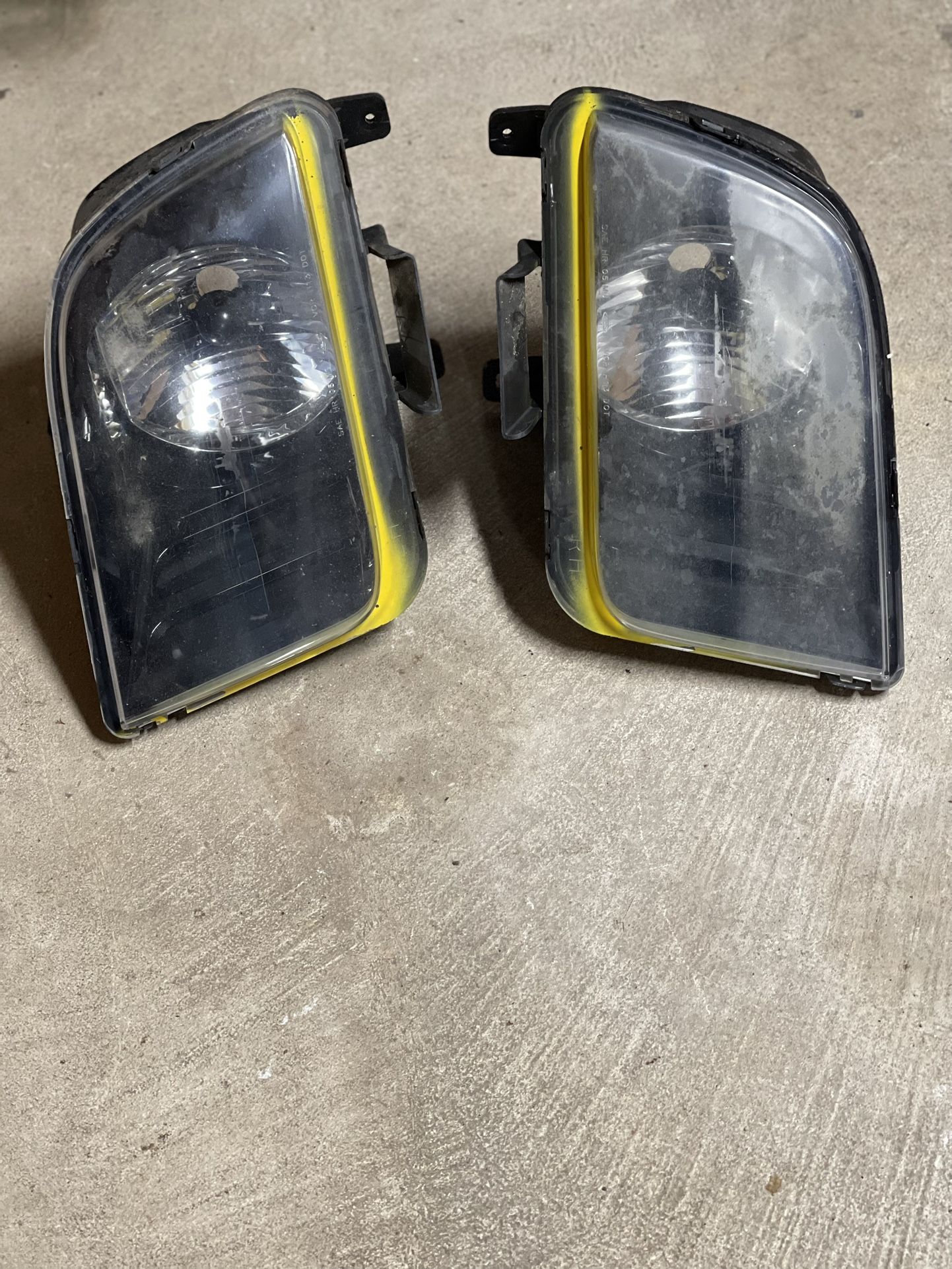 2006-2009 mustang headlights.