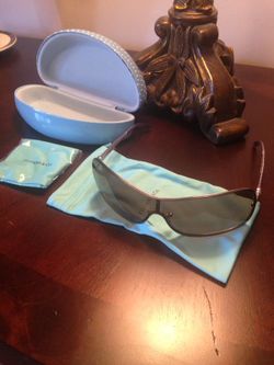Gently worn Tiffany & Company TF 3017 Women's Sunglasses - Authentic