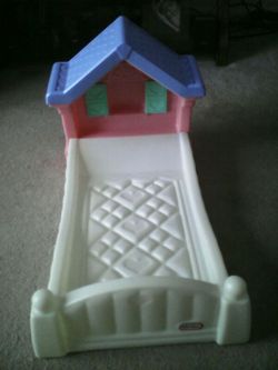 Vintage Country cottage doll bed Little tikes