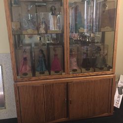 FREE HUTCH… Dolls Not Included 