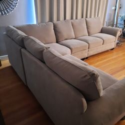 New Large Sectional 4 Pieces 125 X 102