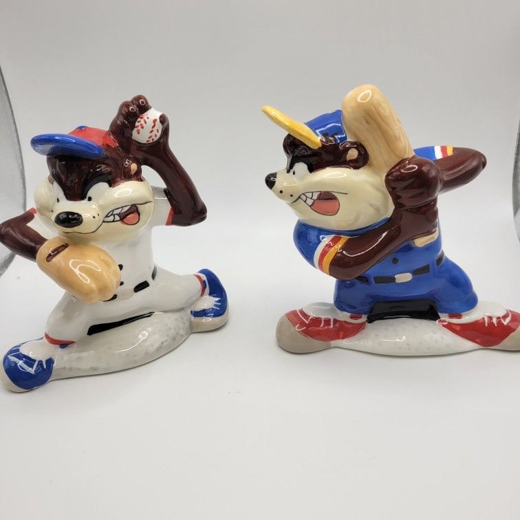 2003 Looney Tunes Tasmanian Devil Salt and Pepper Shakers Baseball Players