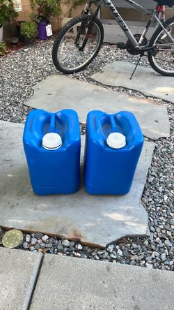 5 gallon container water oil etc (2)