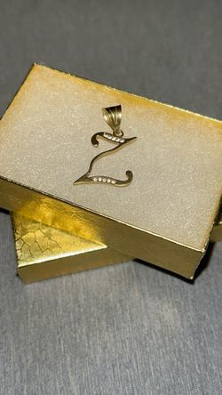 Z gold pendant