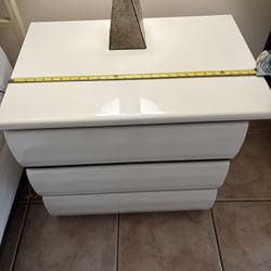 Bedroom Dressers And Night Tables