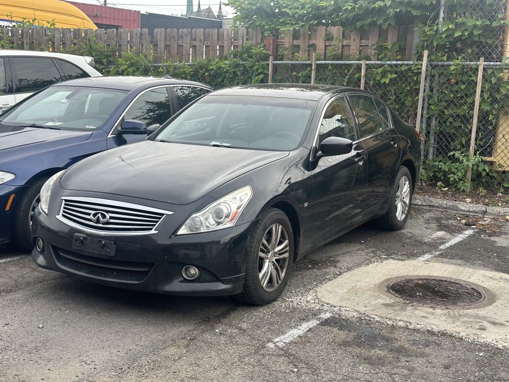 2015 Infiniti Q40