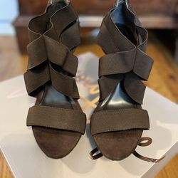 NEW!! Women’s Brown Elastic Strap Heels  Size 9   Like NEW!! 