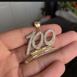 💯 10k Gold Pendant 250obo
