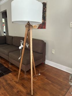 5’ Standing Lamp Good Quality White Barrel Shade