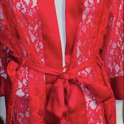 VICTORIA’S SECRET LACE KIMONO STYLE PEEK-A-BOO INTIMATE WEAR - OPEN BOX UNUSED PET & SMOKE FREE ENVIRONMENT  - PRICED TO SELL
