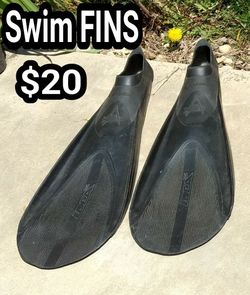 Swim Fins - adult size large - see photos
