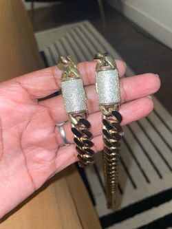 14k gold Cuban set w/ moissanite clasp