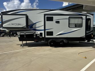 2018 Arctic Wolf 285DRL4