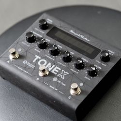 IK Multimedia Tonex Pedal