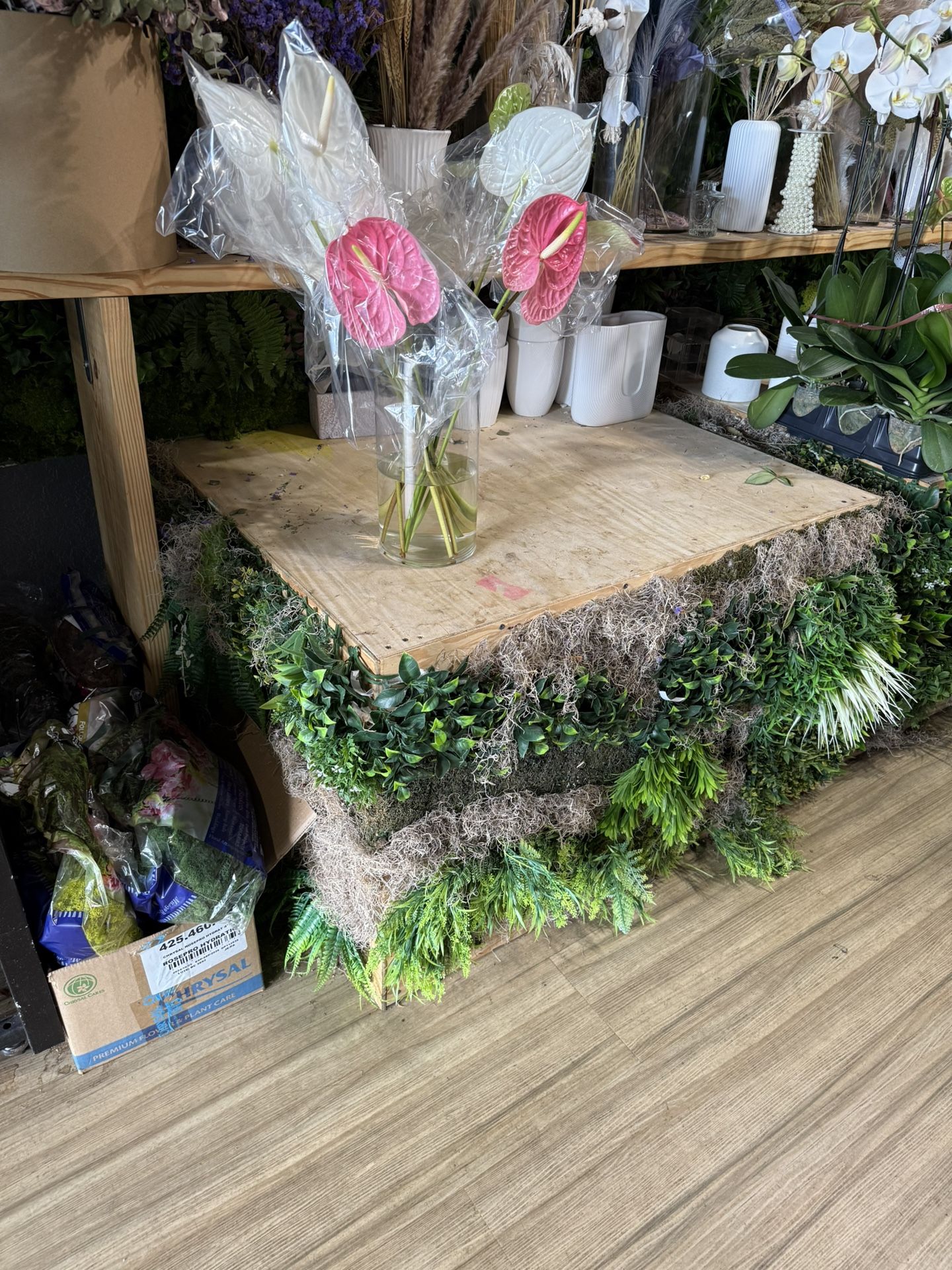Grass Wood Decorated Stands / Tables