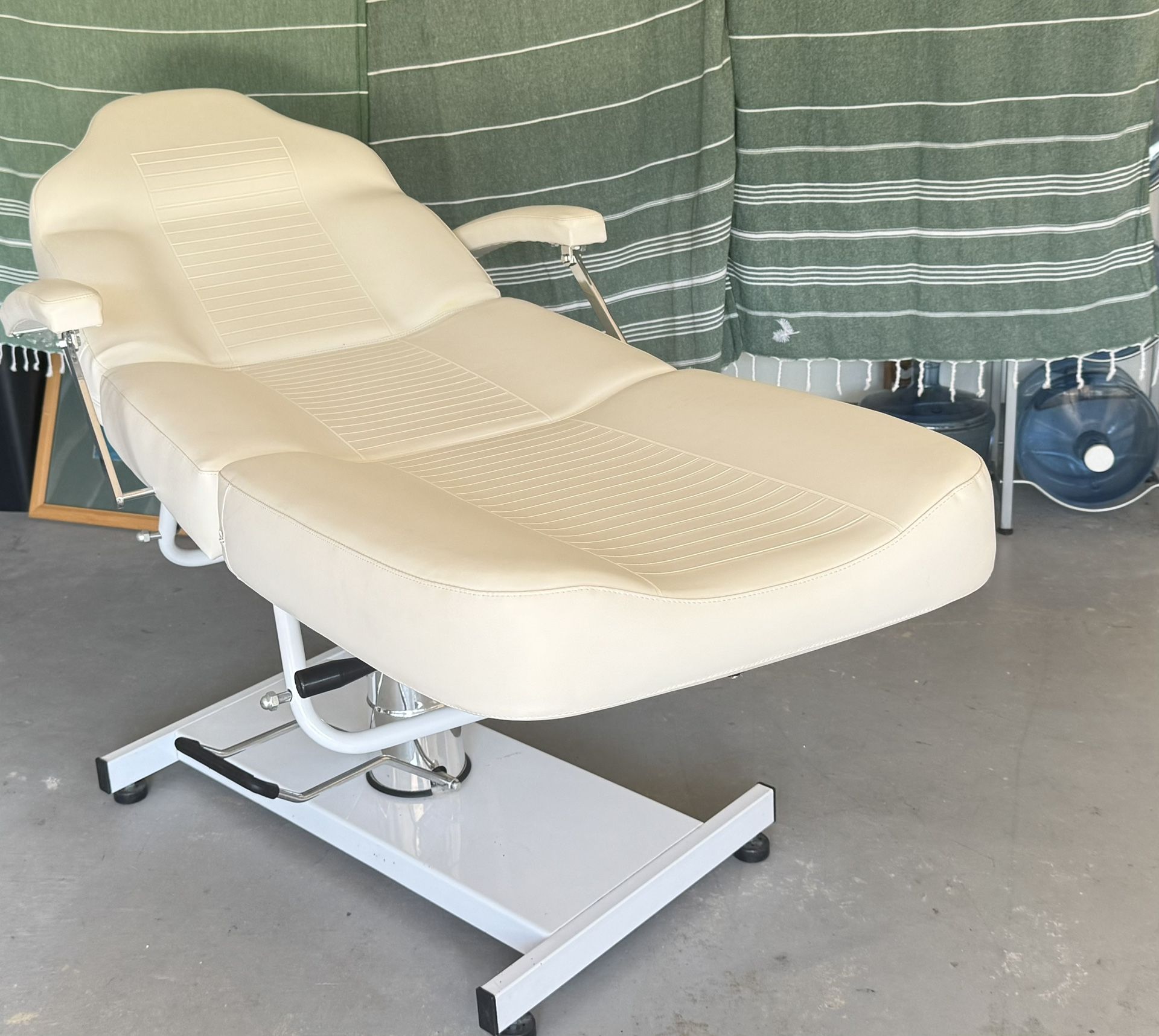 Aesthetician facial bed And Steamer