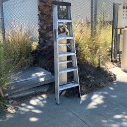 GORRILLA LADDERS 6 Ft Ladder 