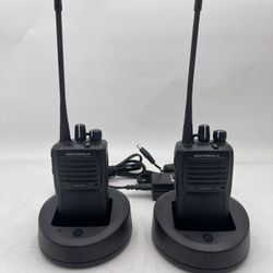 2x. Motorola EVX-261 Portable Two-Way Radio UHF EVX-261-G7-5 