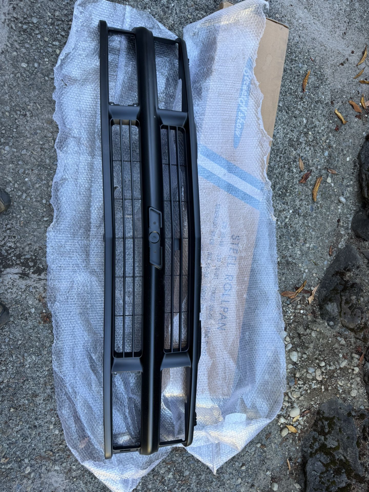 OBS 1998 Chevy Tahoe/Suburban Grill/Front Bumper/FenderFlares/Rear Rollpan