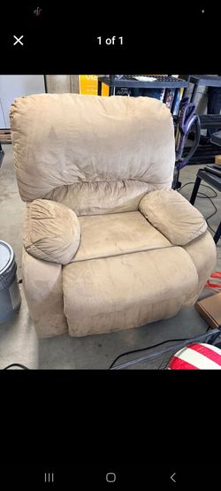 Brown Recliner (I CAN DELIVER)