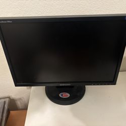 20 Inch Computer Display Monitor *pickup Only*
