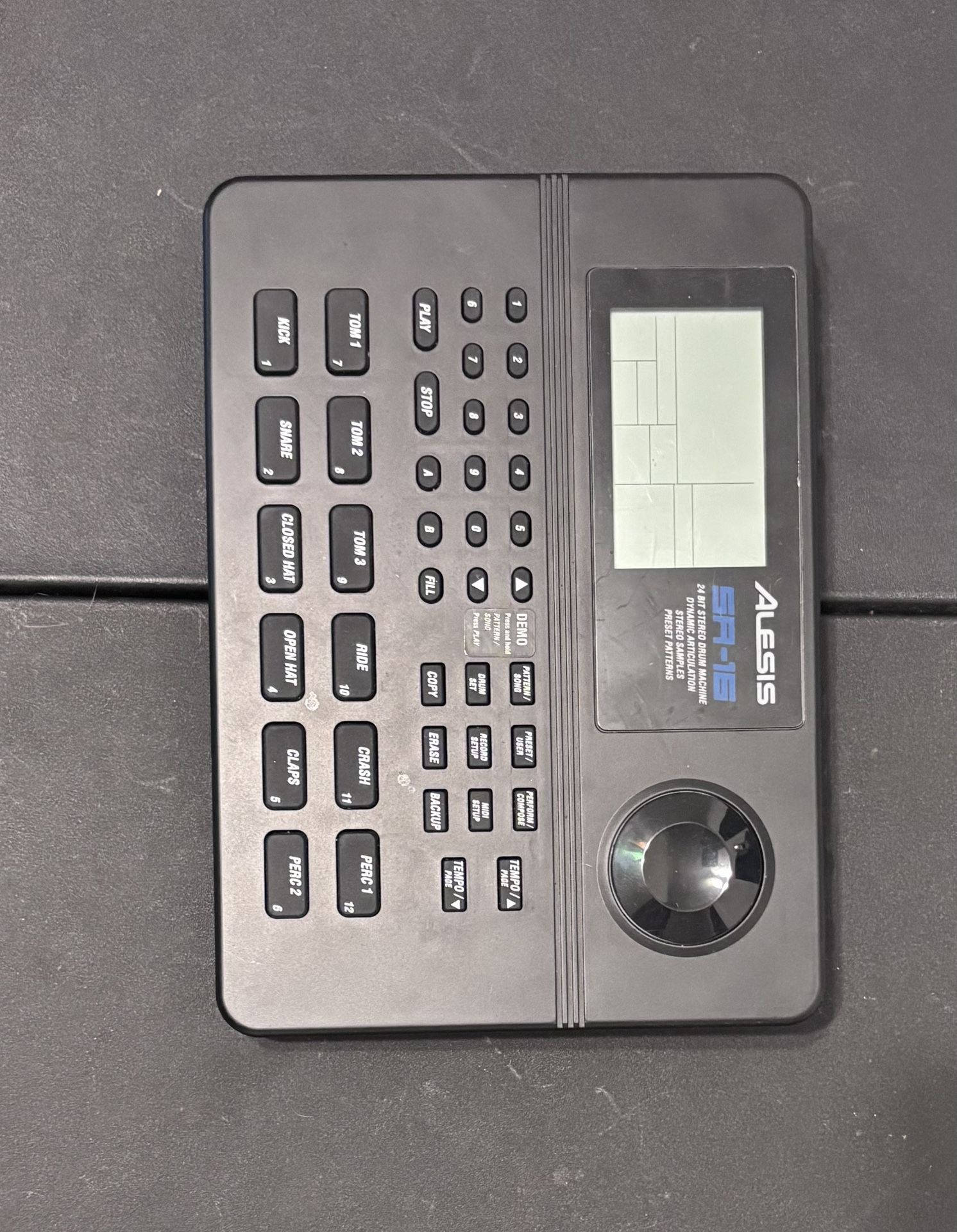 Alesis SR-16
