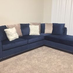 BRAND NEW REVERSIBLE SECTIONAL SOFA