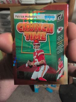 Patrick Mahomes crunch time football card