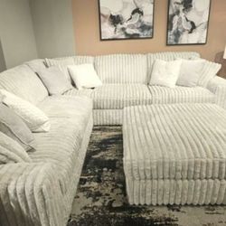 Lindyn sectional new sealed up
