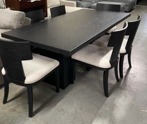 Modern Black and White Classic Sleek 4-6 Seats