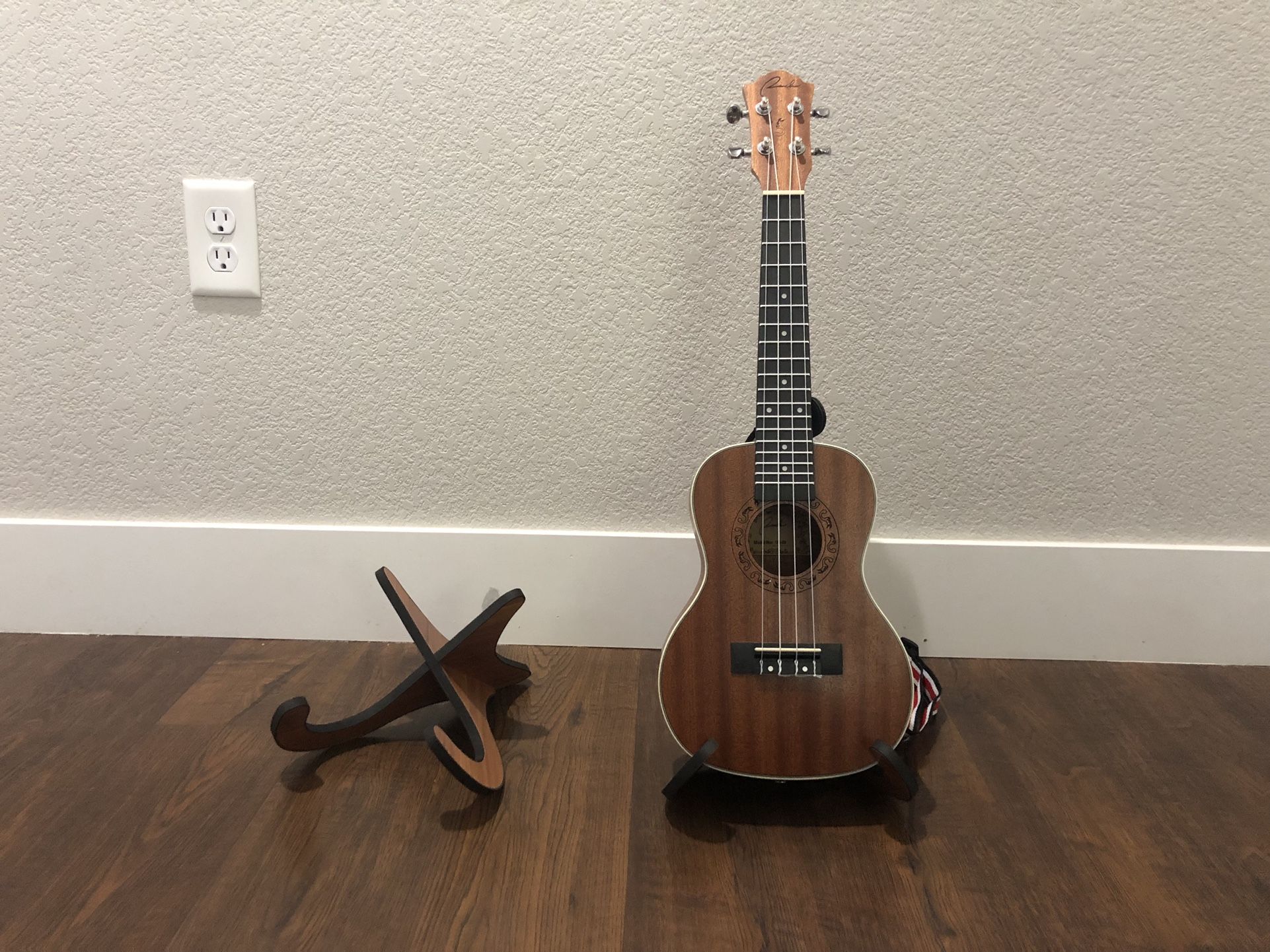 2 Ukulele Stands