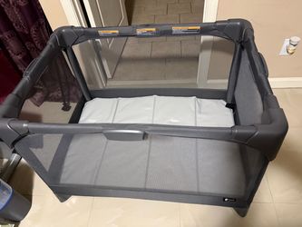 4moms Breeze GO Portable Travel Playard