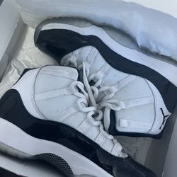 Jordan 11 Size 6