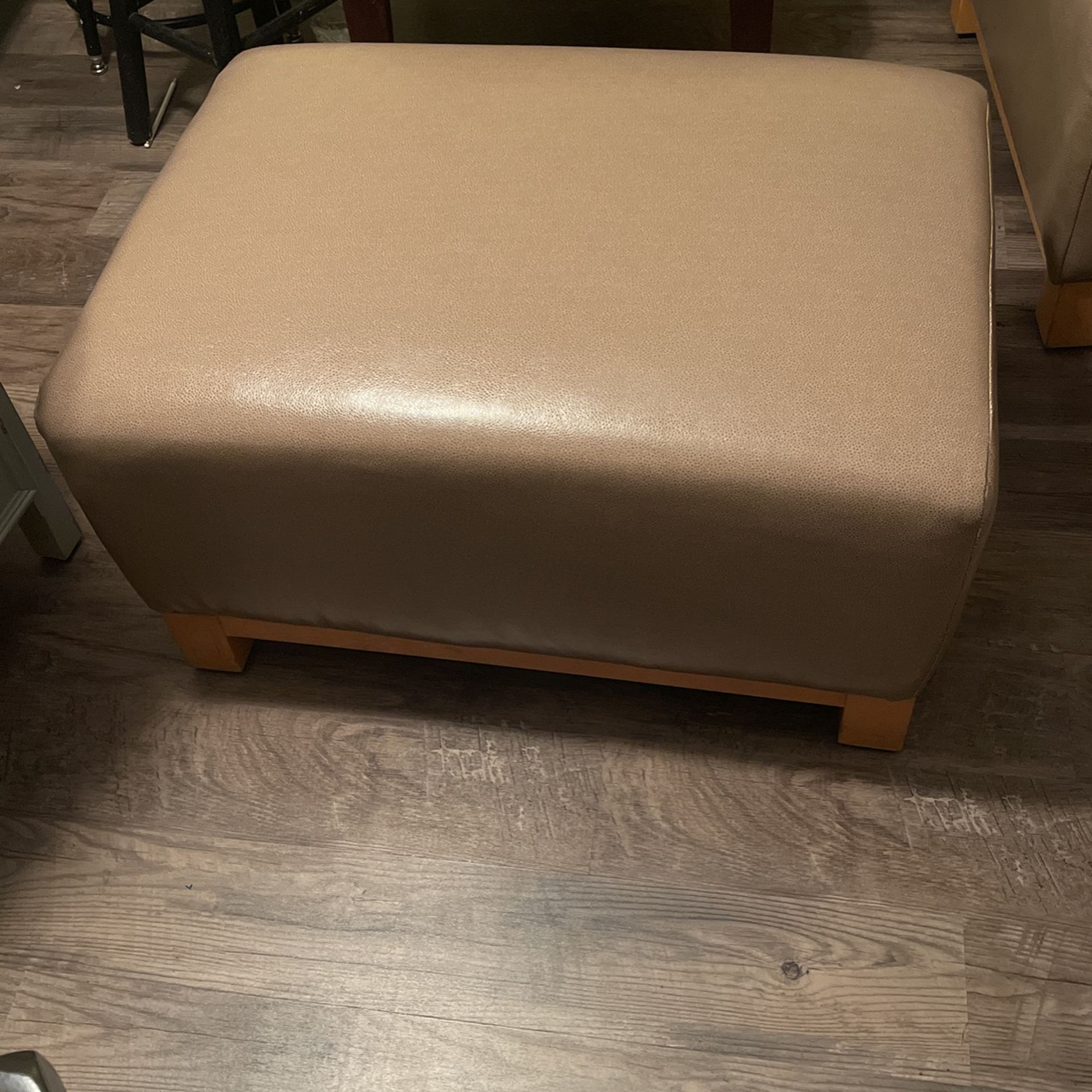 Bench- Leather