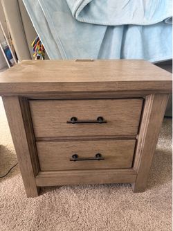 Haverty’s Nightstand