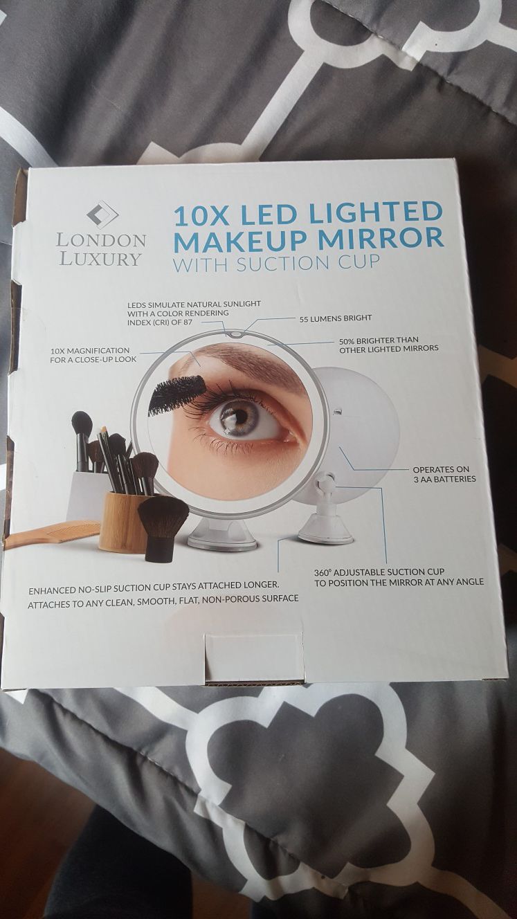 Magnifying makeup mirror