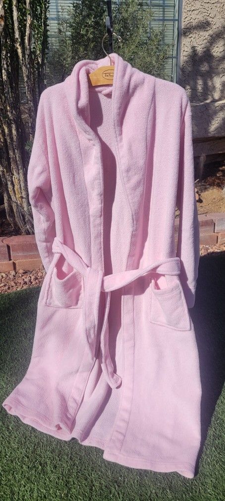 Robe Women's Pink Bathrobe Size M/L