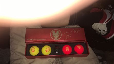 Vivio money clip and golf balls