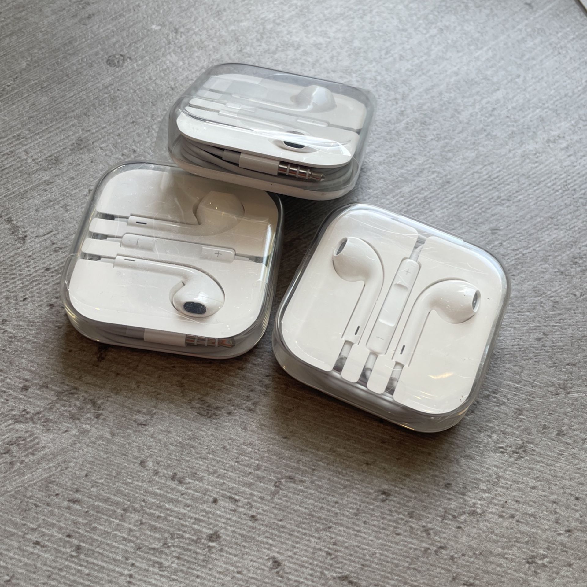 Set Of 3 Apple Headphones- Wired 3.5 mm Plug 