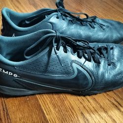 Men's Nike Tiempo Black Indoor Turf Soccer Shoes Size 11.5