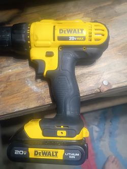 DeWalt Drill Gun with Battery in great condition!$55 without Battery
