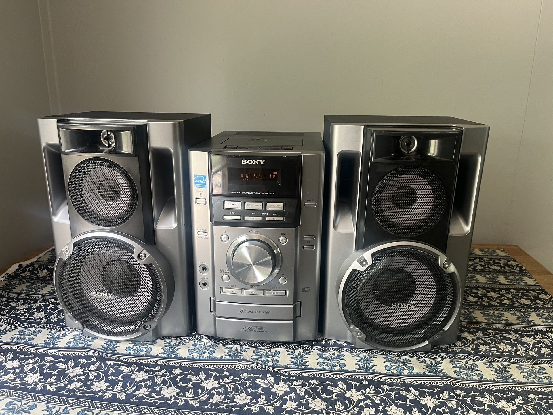 Boombox Sony Mini HiFi Component Stereo MHC-EC70 3 CD Changer Cassette AM/FM Radio