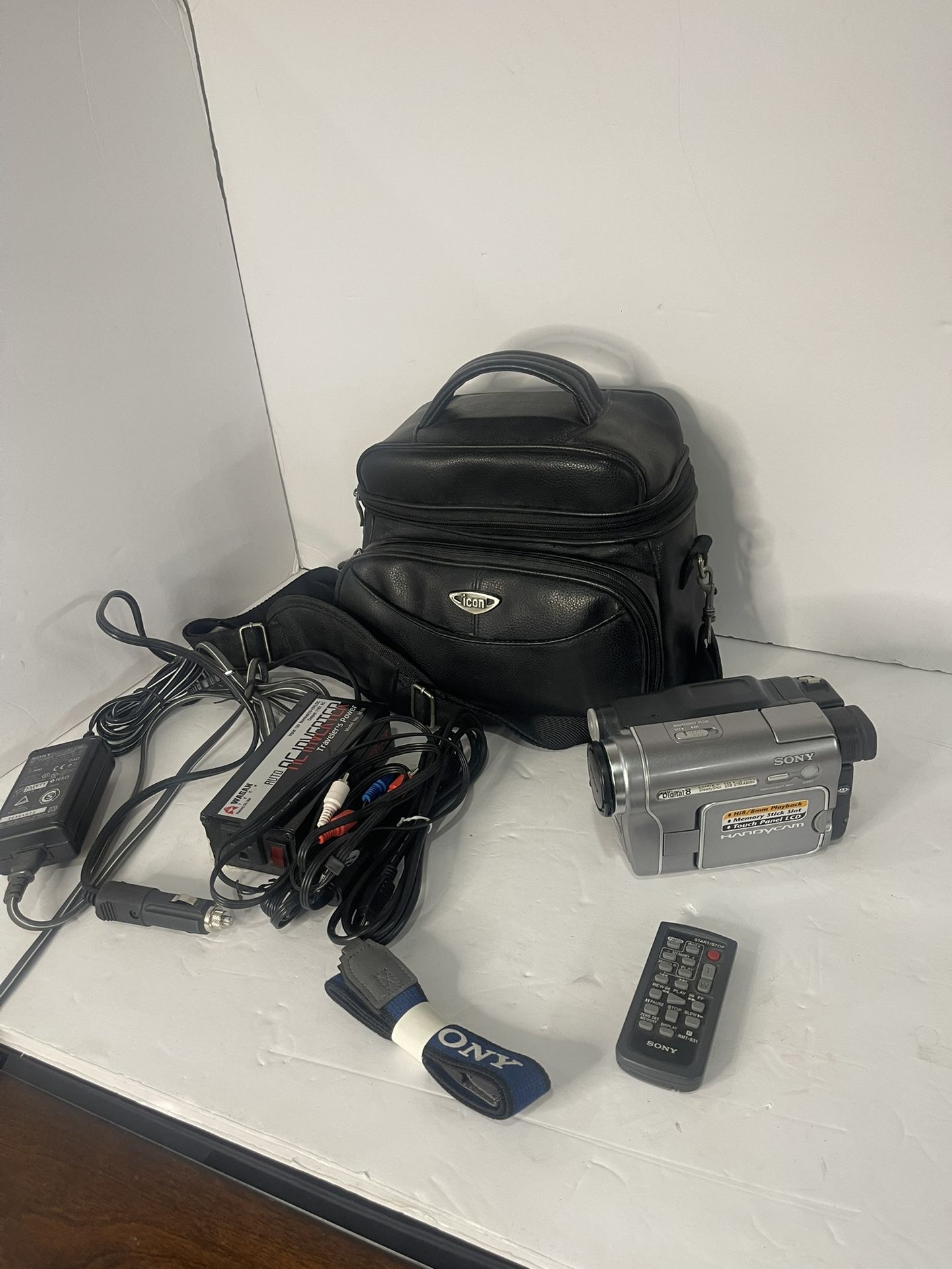 Sony NTSC Camcorder Standard 8/Hi8/Digital8 Video Transfer VGC DCR-TRV480 Mint