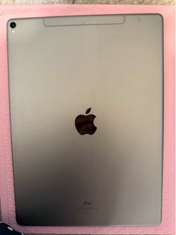 Beautiful iPad Pro (12.9) 2nd gen 64gb