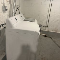 Washing Machine And Dryer Brand New Not Even Four Months Old