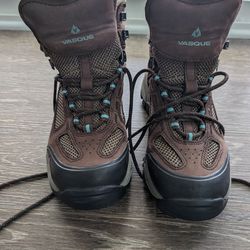 Vasque Hiking Boots Size 7.5 But Fits Like a 7. Vibram Sole